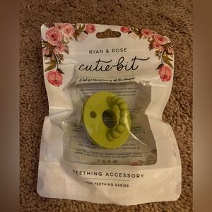 NWT Ryan & Rose Cutie Teether (pear)